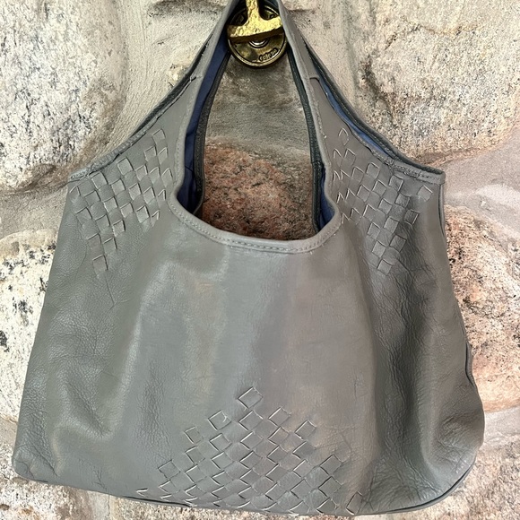Soft and supple beautiful grey handbag - Picture 10 of 11